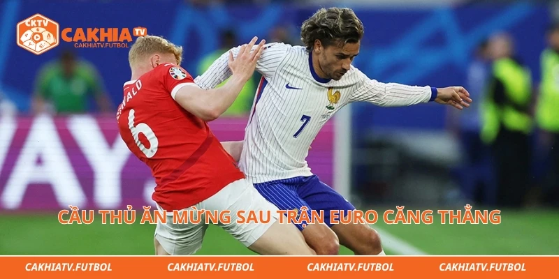 Cầu thủ ăn mừng sau trận Euro căng thẳng